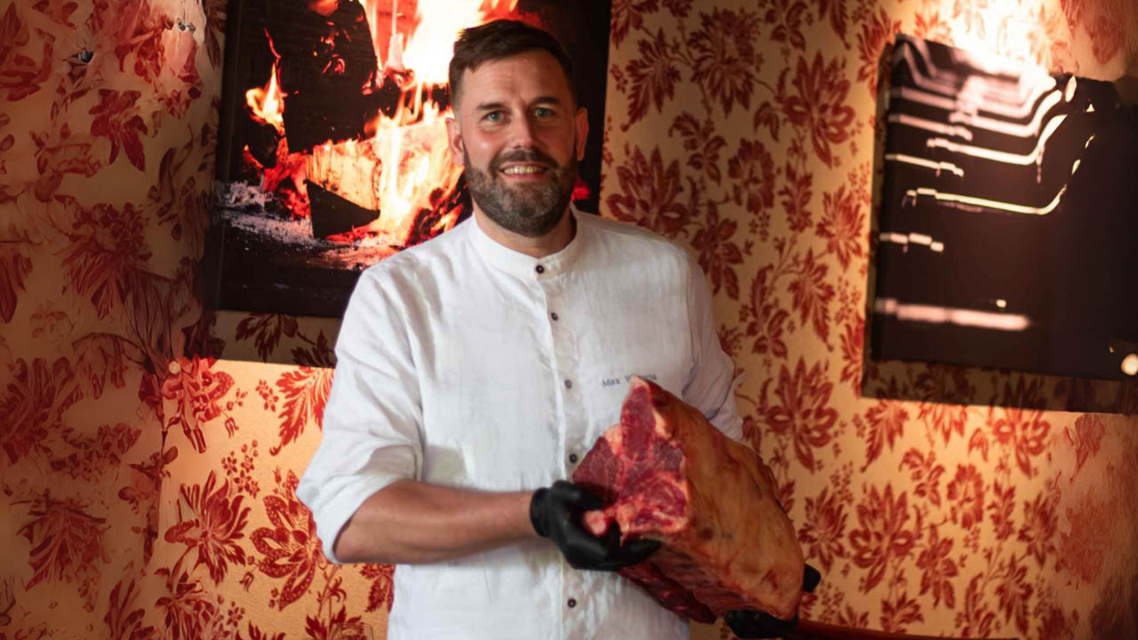 Chef Stijn in kitchen